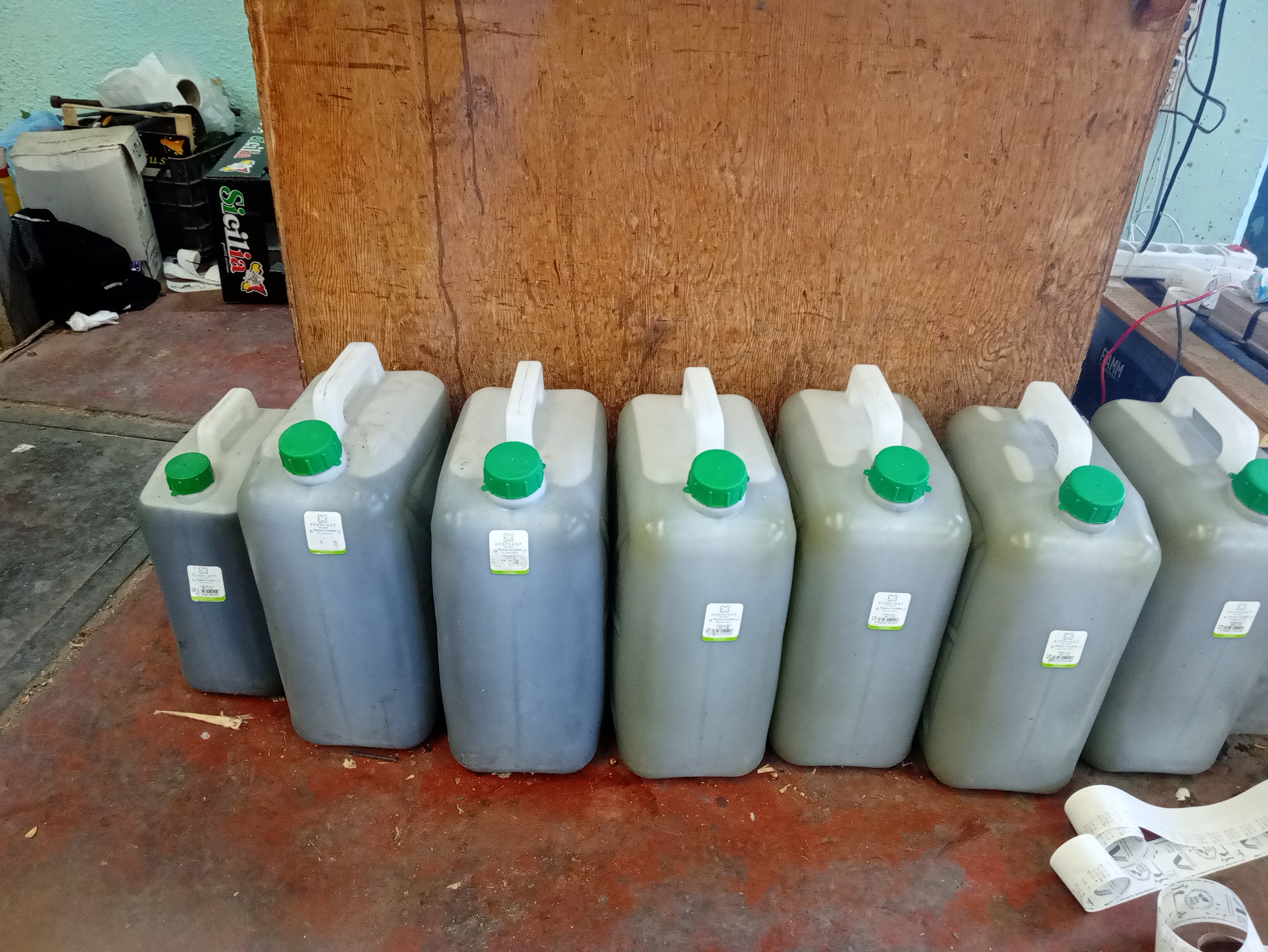 130 liters of Sicilian olive oil stock for restaurants